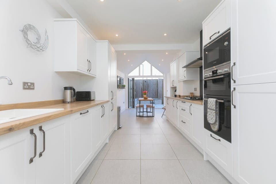 Dishwasher, toaster, cookware/dishes/utensils