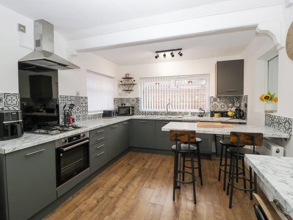 Fridge, dishwasher, cookware/dishes/utensils