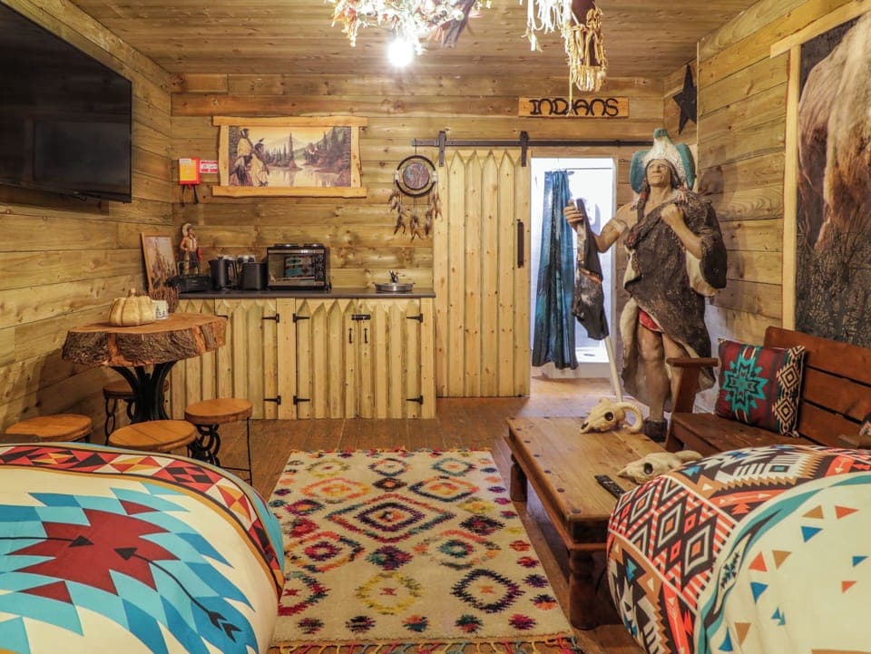 1 bedroom, individually decorated, individually furnished, free WiFi