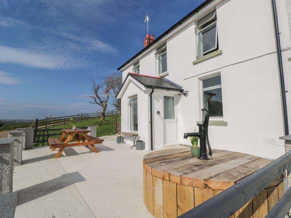 Cottage | Outdoor dining