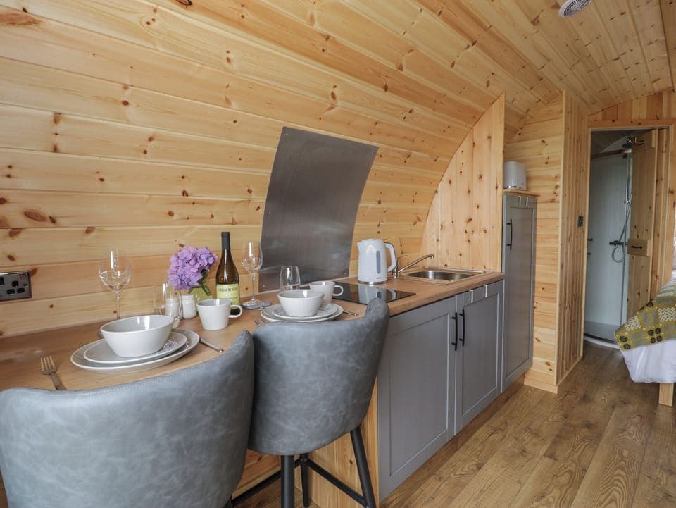 Electric kettle, cookware/dishes/utensils