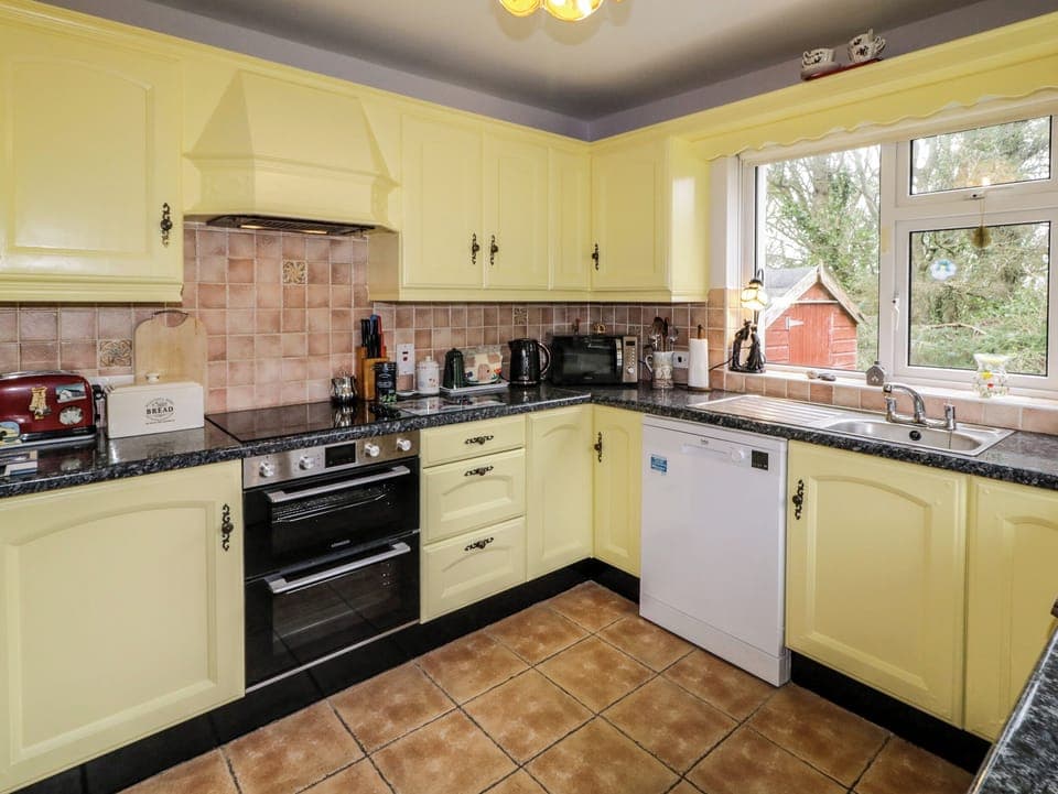 Dishwasher, electric kettle, toaster, cookware/dishes/utensils