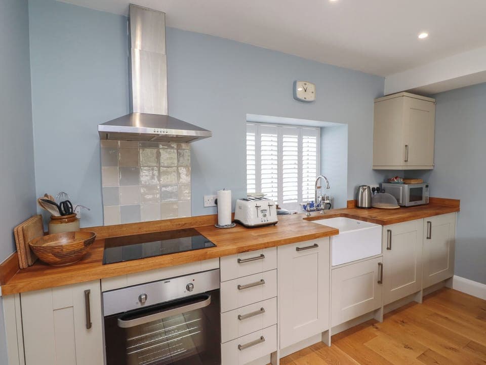 Fridge, dishwasher, electric kettle, toaster