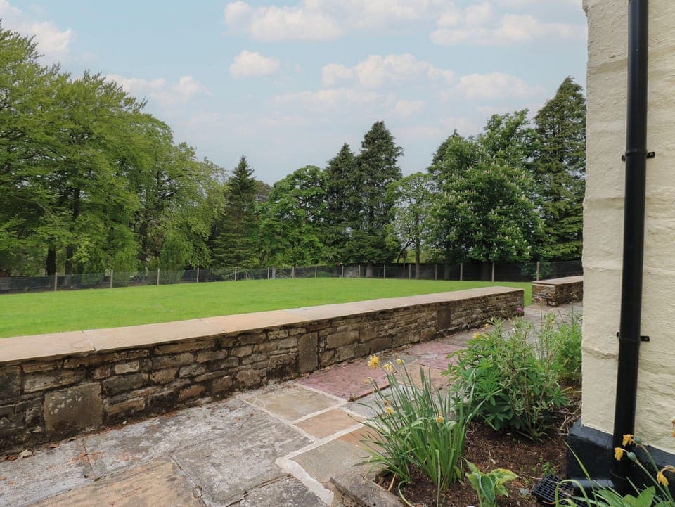 Cottage | Property grounds