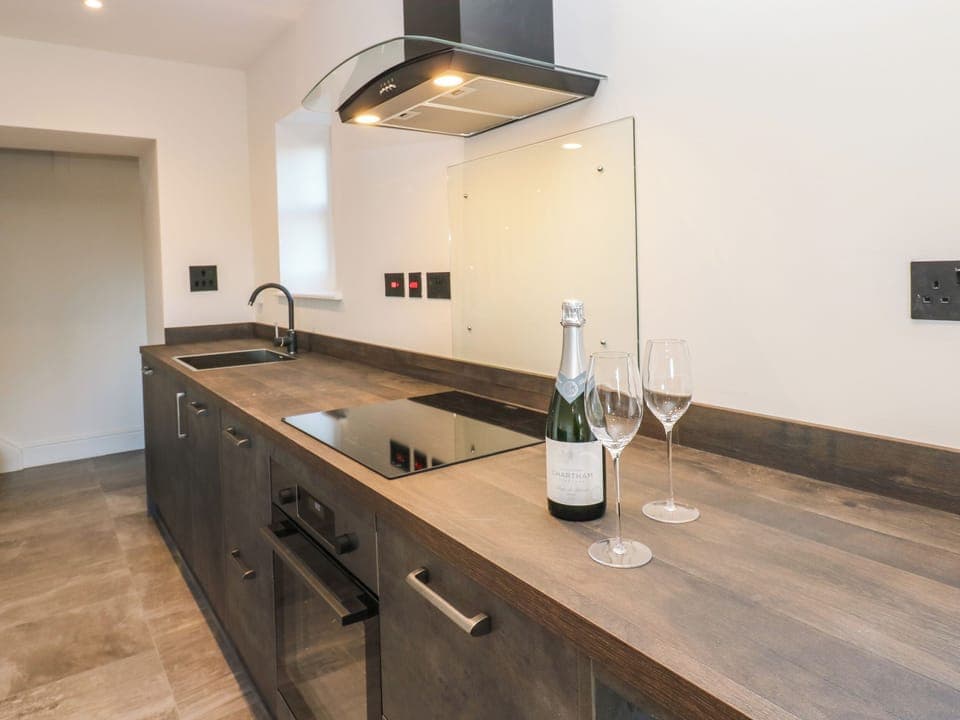 Dishwasher, electric kettle, toaster, cookware/dishes/utensils