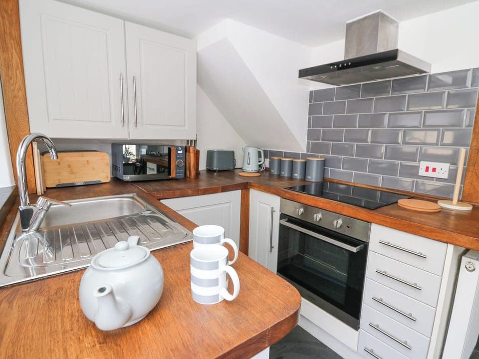 Fridge, dishwasher, toaster, cookware/dishes/utensils