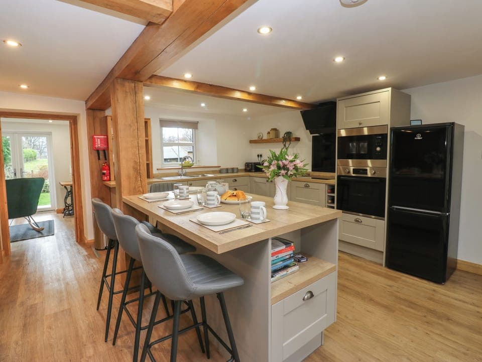 Dishwasher, electric kettle, toaster, cookware/dishes/utensils