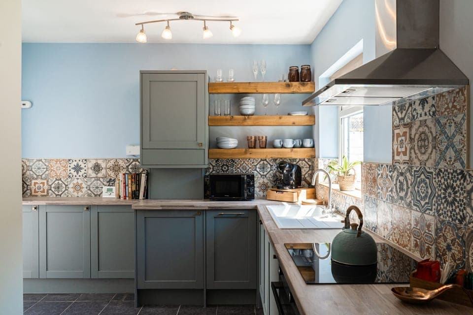 Fridge, dishwasher, electric kettle, toaster