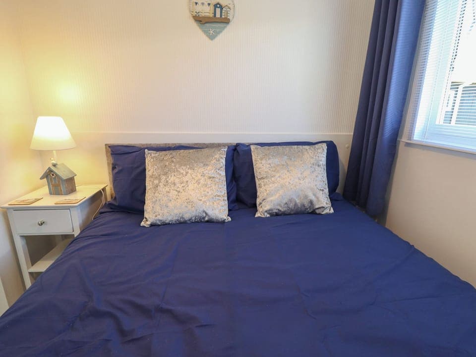 2 bedrooms, individually decorated, individually furnished