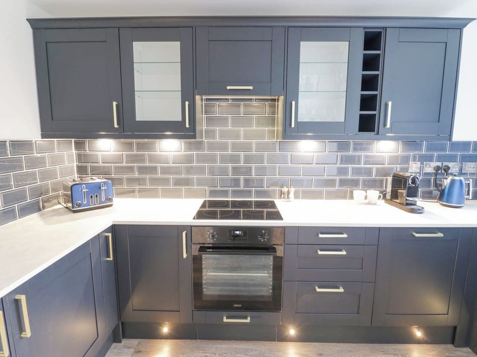 Fridge, dishwasher, cookware/dishes/utensils