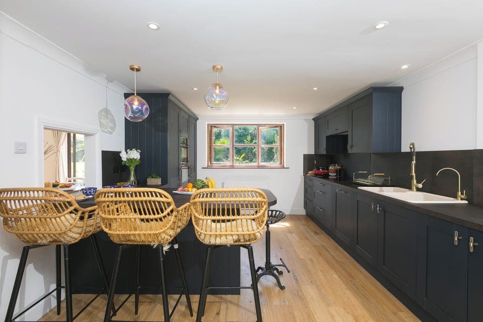 Fridge, dishwasher, cookware/dishes/utensils