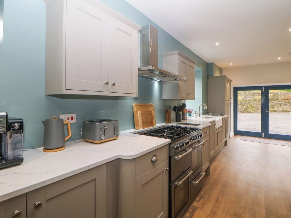 Fridge, dishwasher, cookware/dishes/utensils