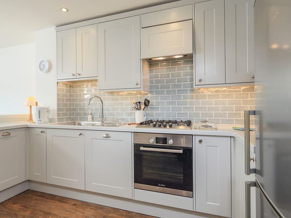 Fridge, dishwasher, cookware/dishes/utensils