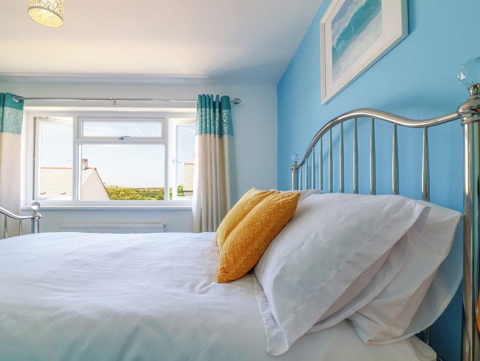 3 bedrooms, individually decorated, individually furnished, free WiFi