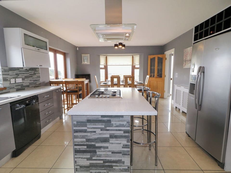 Dishwasher, electric kettle, toaster, cookware/dishes/utensils