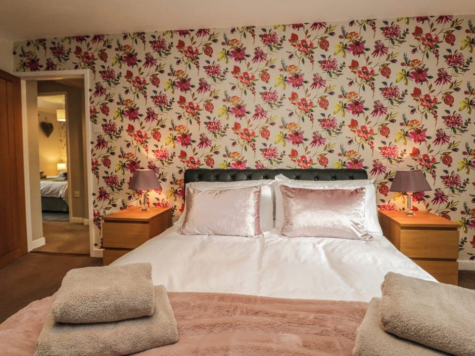 3 bedrooms, individually decorated, individually furnished, free WiFi