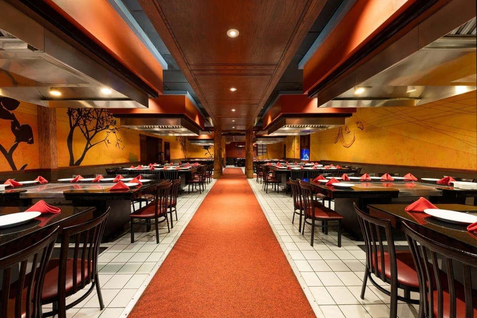 2 restaurants, lunch, dinner served; American cuisine