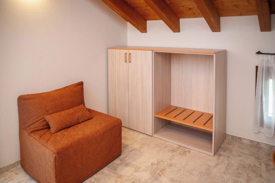 Room | Premium bedding, down comforters, in-room safe, desk