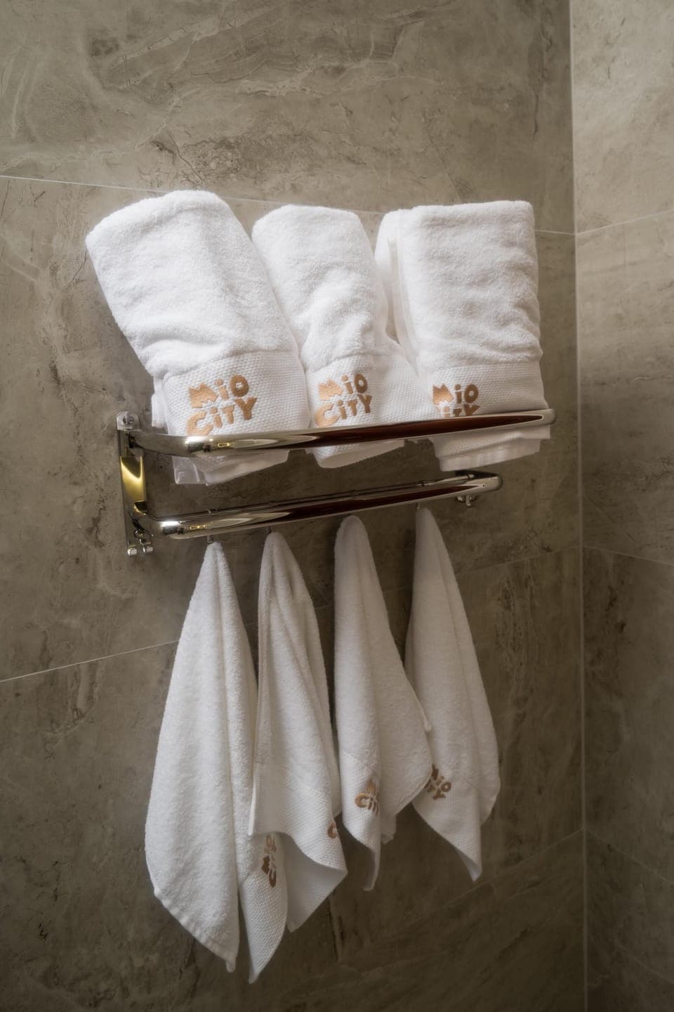 Standard Twin Room, City View | Bathroom | Shower, rainfall showerhead, free toiletries, hair dryer