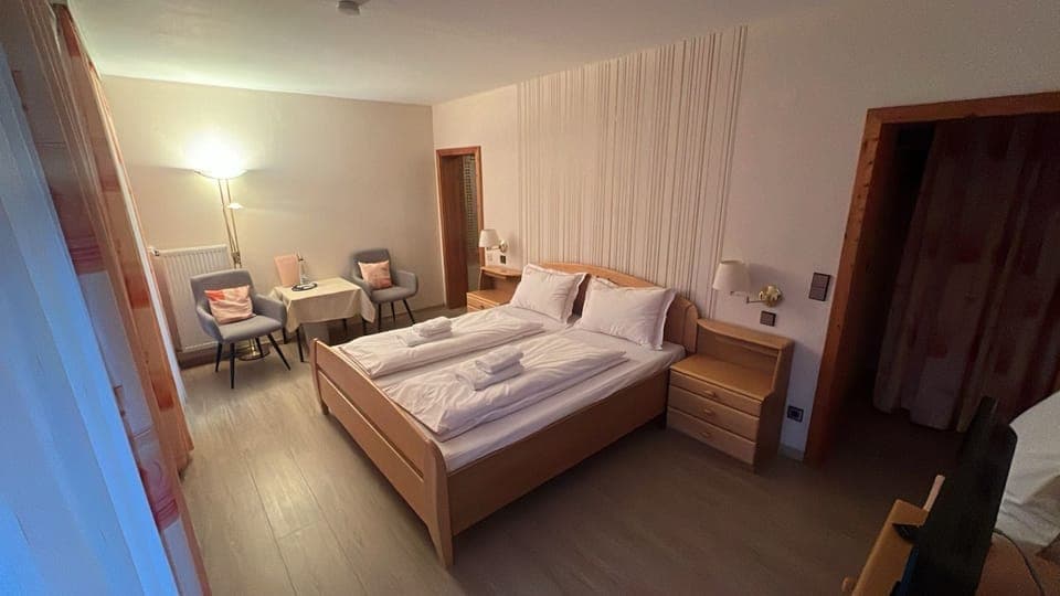 Deluxe Double Room, Balcony, City View | Egyptian cotton sheets, premium bedding, desk, laptop workspace