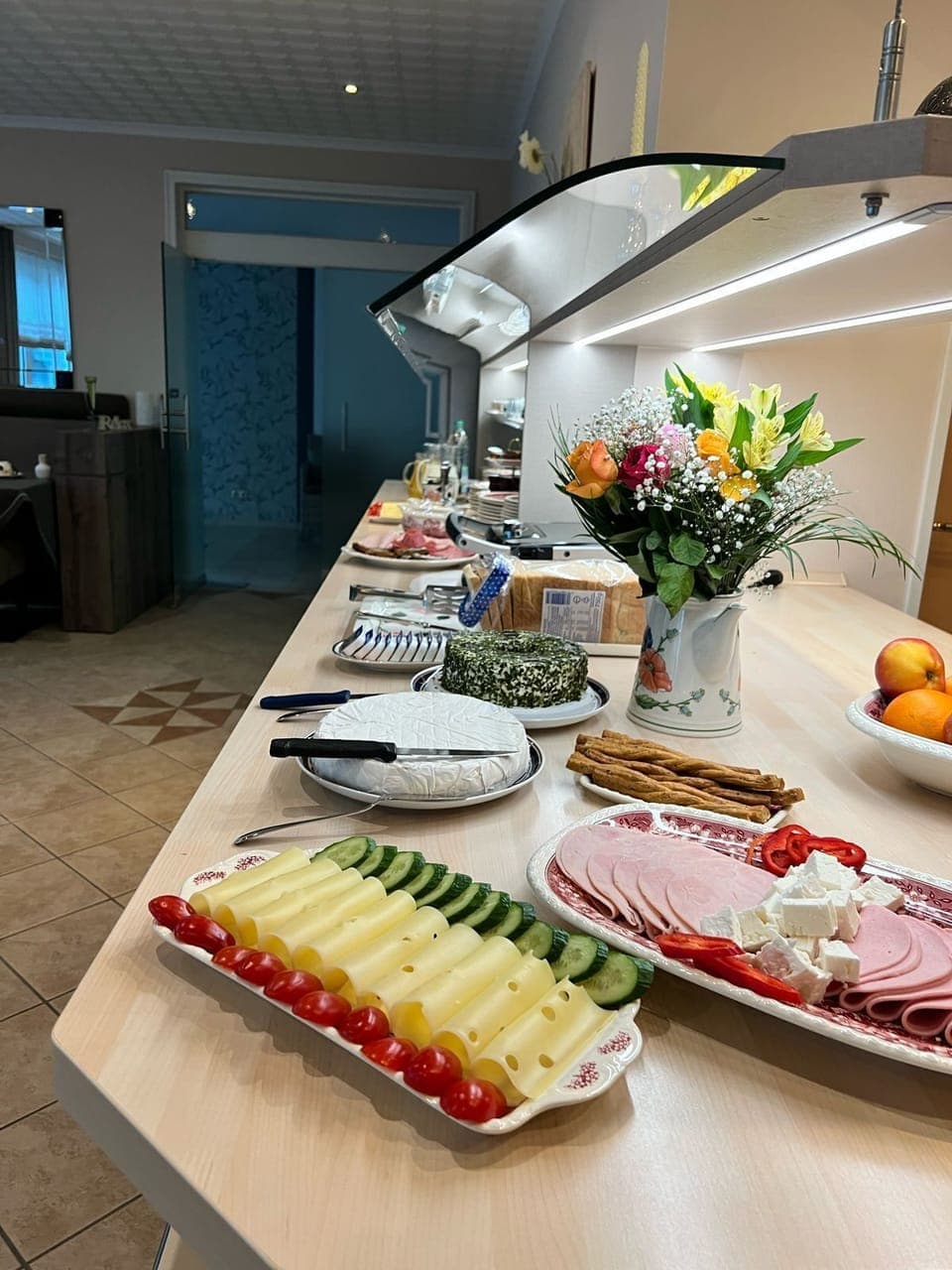 Free daily buffet breakfast