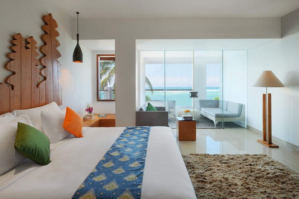 Oceanfront Suite | In-room safe, blackout drapes, free WiFi, bed sheets