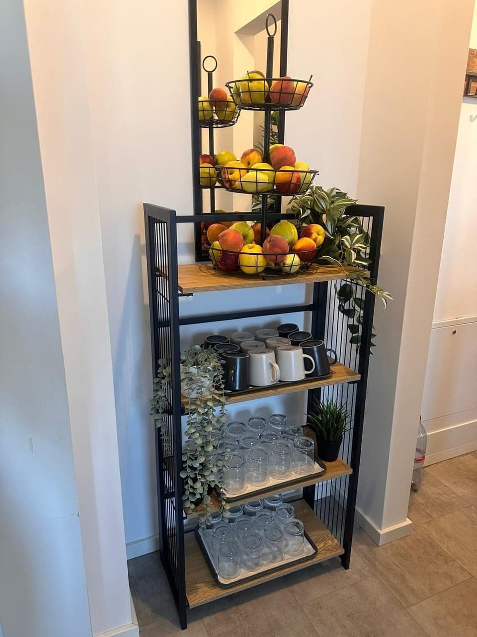 Daily buffet breakfast (RON 25 per person)