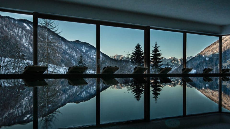 Indoor pool, sun loungers