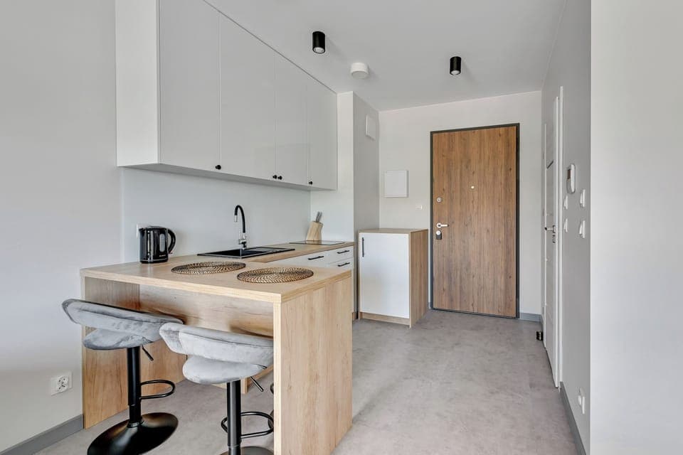 Studio Suite, Balcony | Iron/ironing board, free WiFi