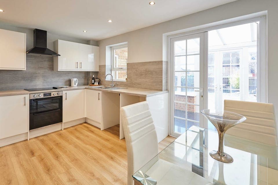 House | 3 bedrooms, desk