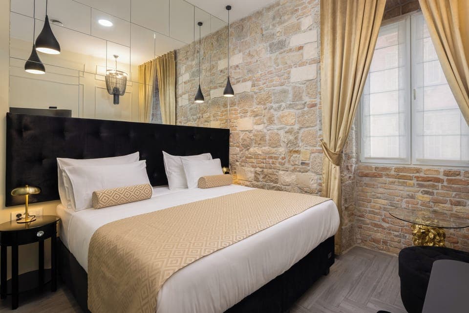 Luxury Room 2 | In-room safe, desk, laptop workspace, soundproofing