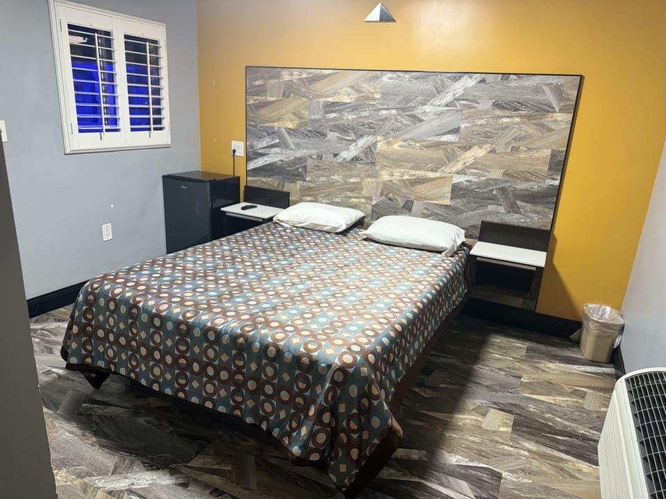 Business Room | Free WiFi