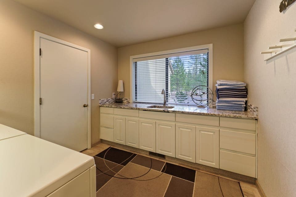 House, 5 Bedrooms | Interior