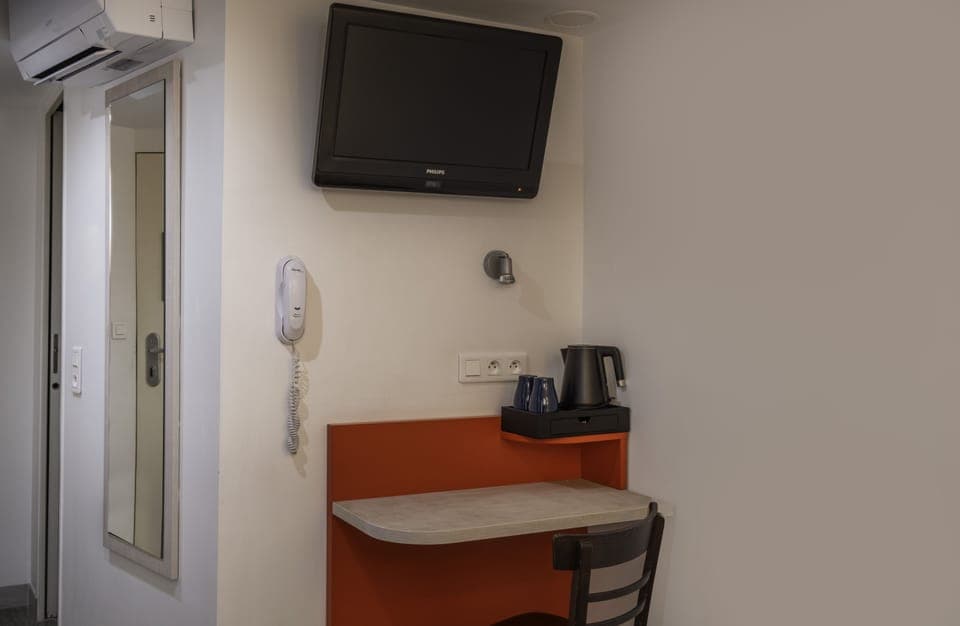 Standard Single Room, 1 Large Twin Bed | Desk, free WiFi