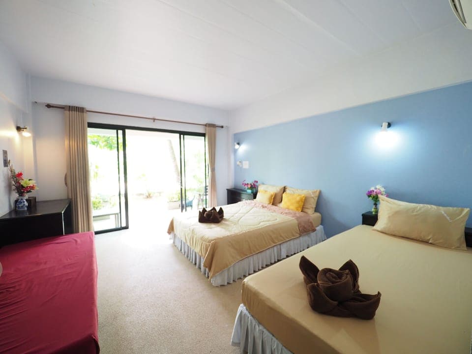 Superior Triple Air-con | Desk, soundproofing, free WiFi