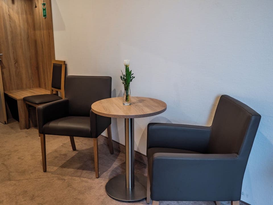 Single Room | Hypo-allergenic bedding, in-room safe, desk, laptop workspace