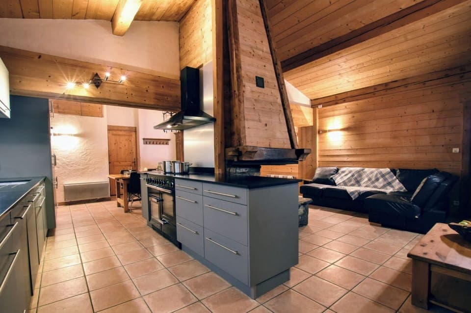 Comfort Apartment, Balcony, Mountain View | Private kitchen | Highchair