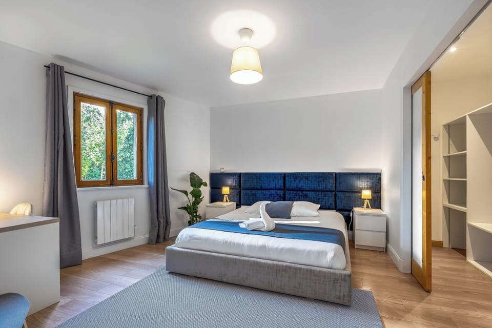 Superior Apartment, Garden View | 3 bedrooms, soundproofing, iron/ironing board, free WiFi