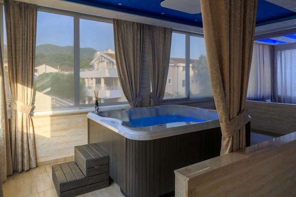 Deluxe Quadruple Room, Multiple Beds, Jetted Tub | Jetted tub