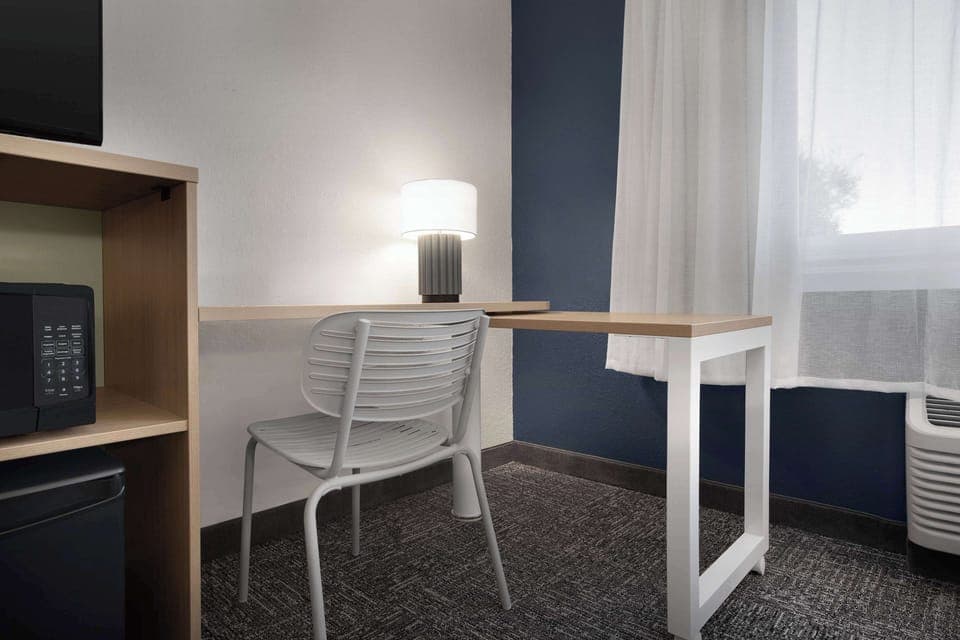 Premium bedding, in-room safe, desk, laptop workspace