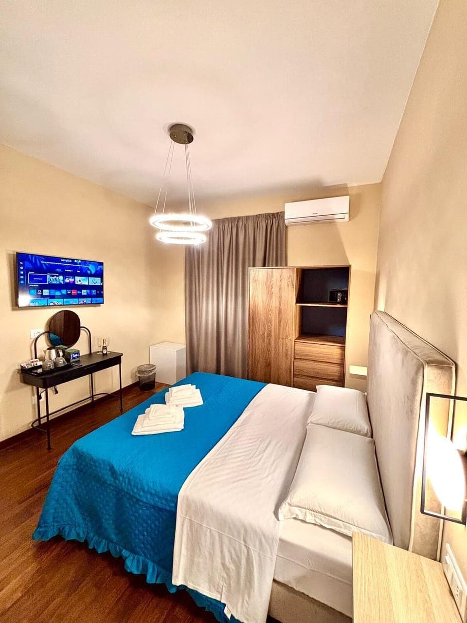 Papa Francesco | Minibar, in-room safe, desk, soundproofing