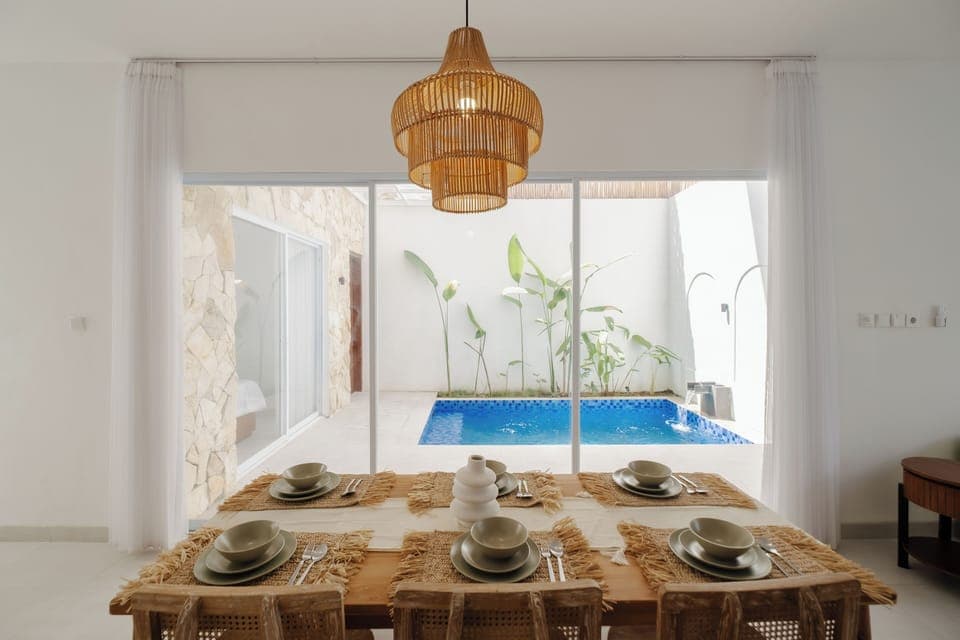 Deluxe Villa, Pool View | In-room dining