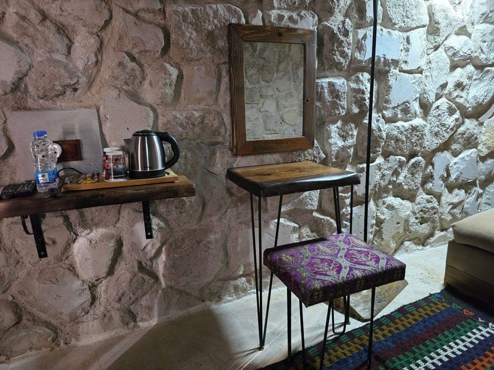 Standard Double Room | Minibar, individually decorated, individually furnished, soundproofing