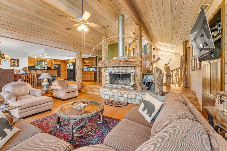 House, 4 Bedrooms | Living area