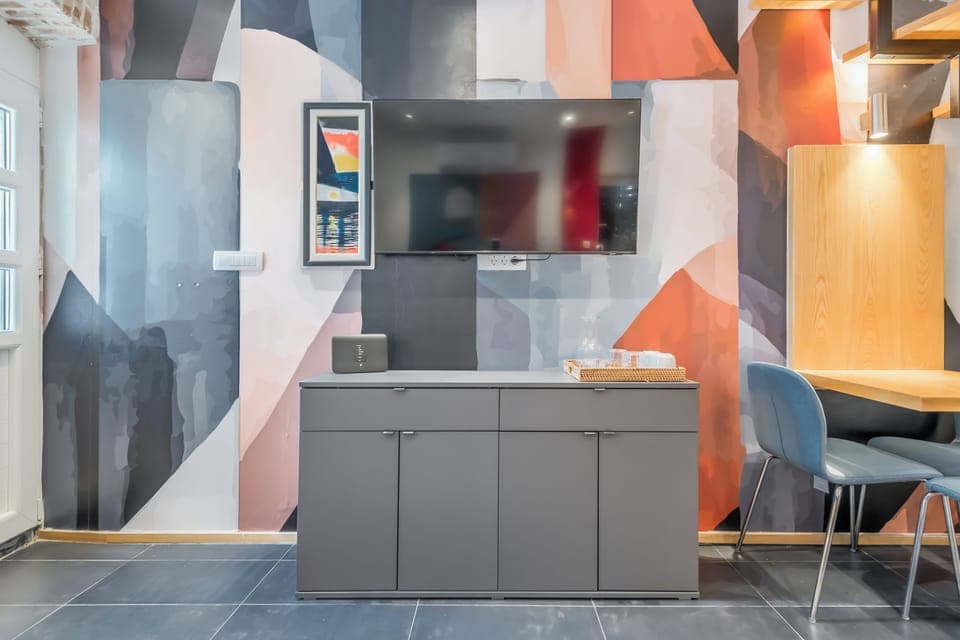 Apartment, 2 Bedrooms | Living area | 100-cm flat-screen TV with cable channels