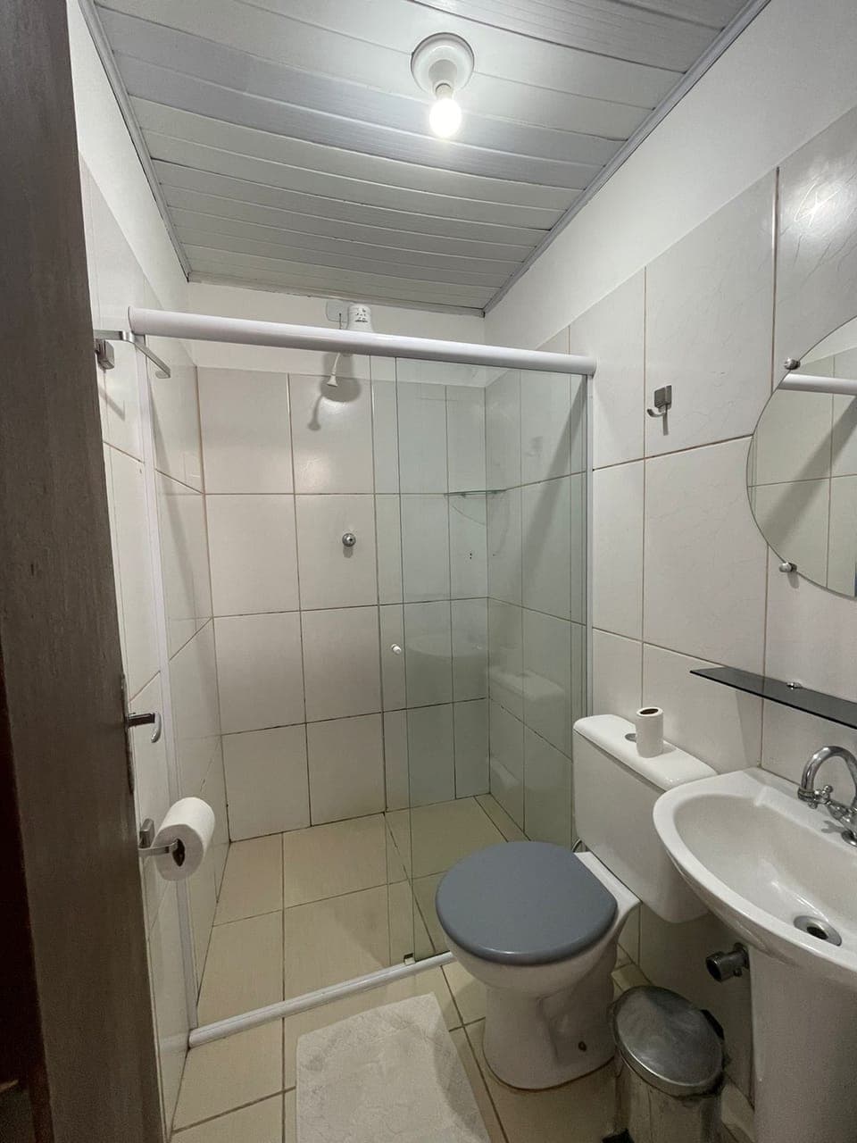 Comfort Room | Free WiFi, bed sheets