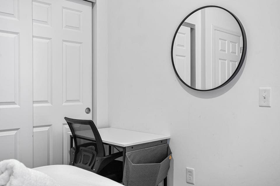 Deluxe Apartment, 1 Bedroom, Non Smoking | 1 bedroom, desk, laptop workspace, iron/ironing board