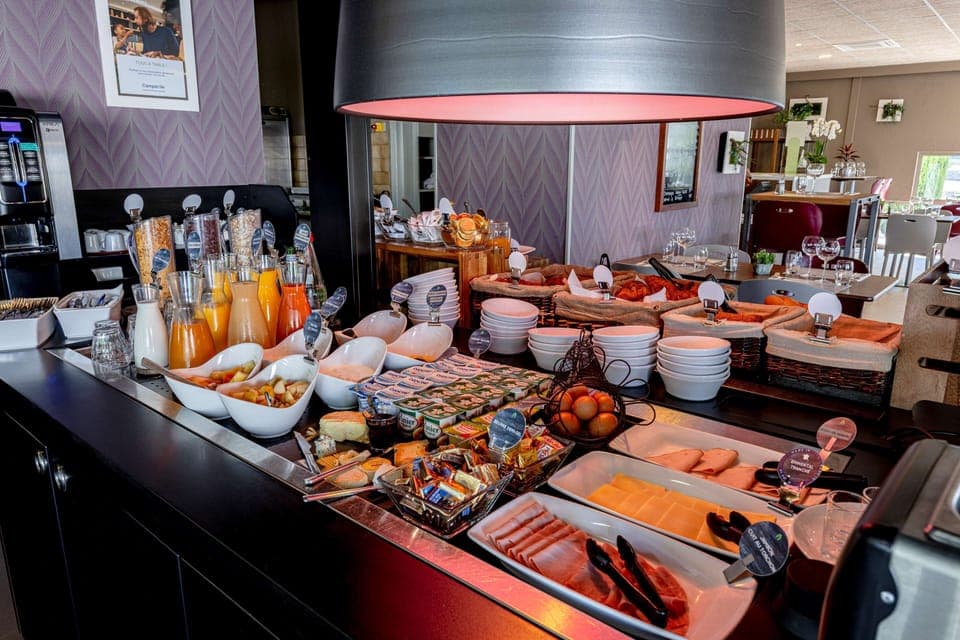 Daily buffet breakfast (EUR 15.90 per person)