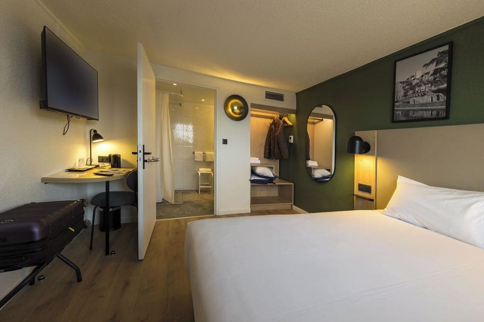 Standard Room, 1 Double Bed | Premium bedding, desk, blackout drapes, soundproofing