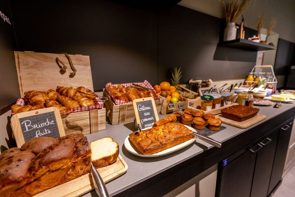 Daily buffet breakfast (EUR 13 per person)